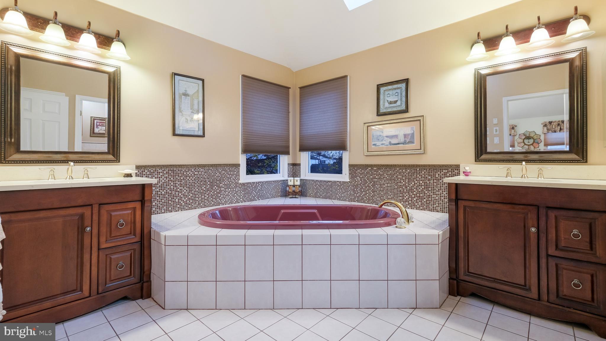 HUNTINGDON VALLEY - Residential