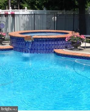 HUNTINGDON VALLEY - Residential