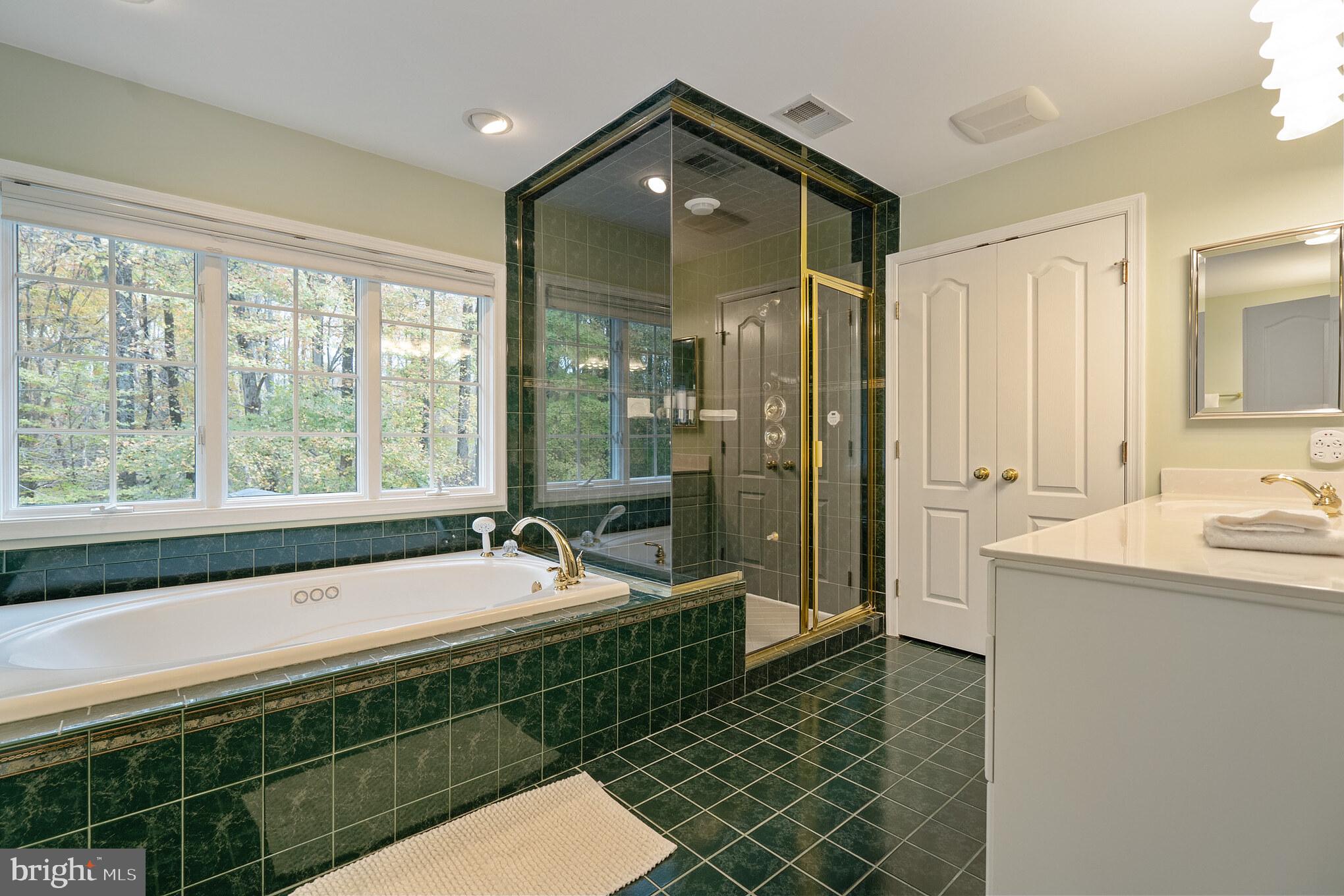 HUNTERBROOKE - Residential