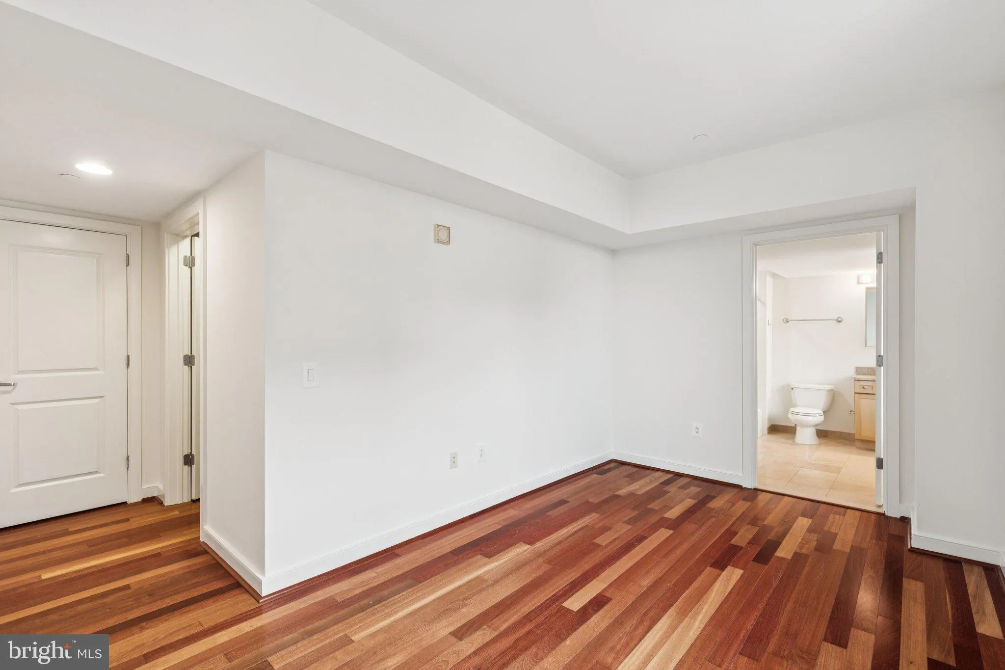 Philadelphia, Pennsylvania 19102, United States, 2 Bedrooms Bedrooms, ,2 BathroomsBathrooms,Residential,Active,197165