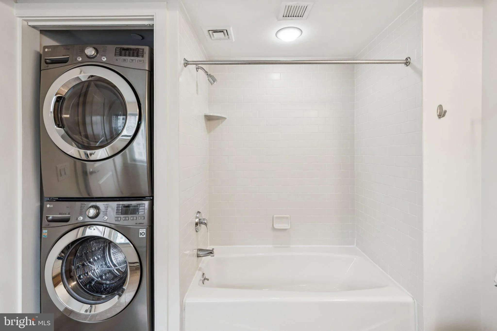 Philadelphia, Pennsylvania 19102, United States, 2 Bedrooms Bedrooms, ,2 BathroomsBathrooms,Residential,Active,197165