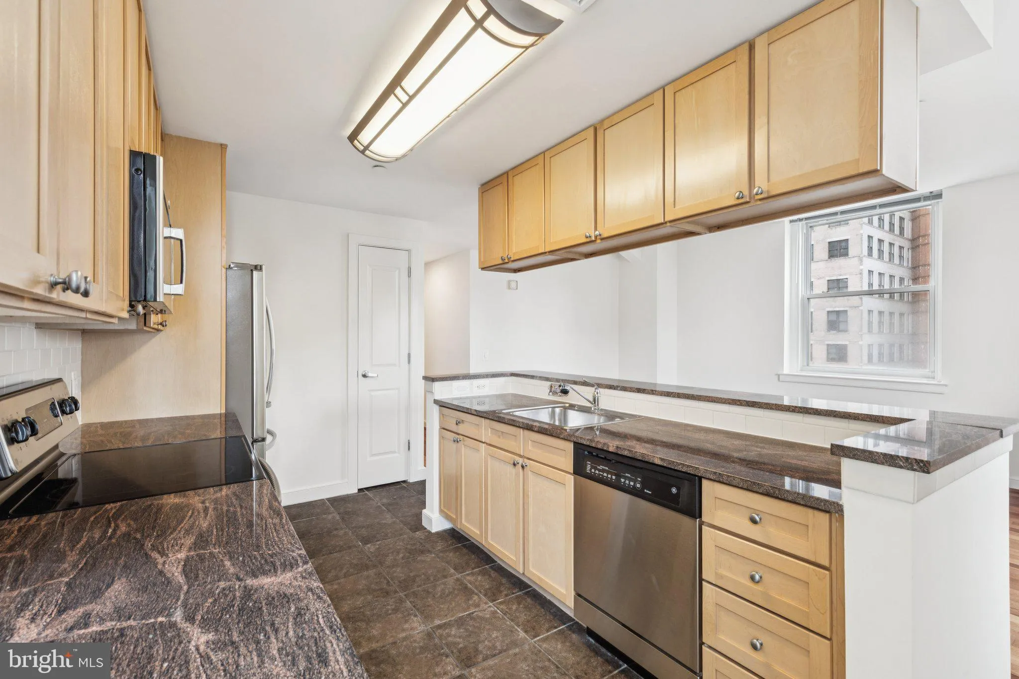 Philadelphia, Pennsylvania 19102, United States, 2 Bedrooms Bedrooms, ,2 BathroomsBathrooms,Residential,Active,197165