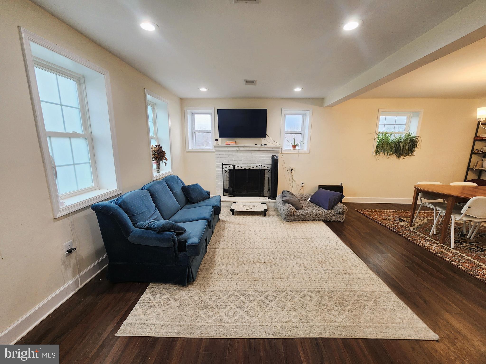 OLNEY OUTSIDE - Residential Lease