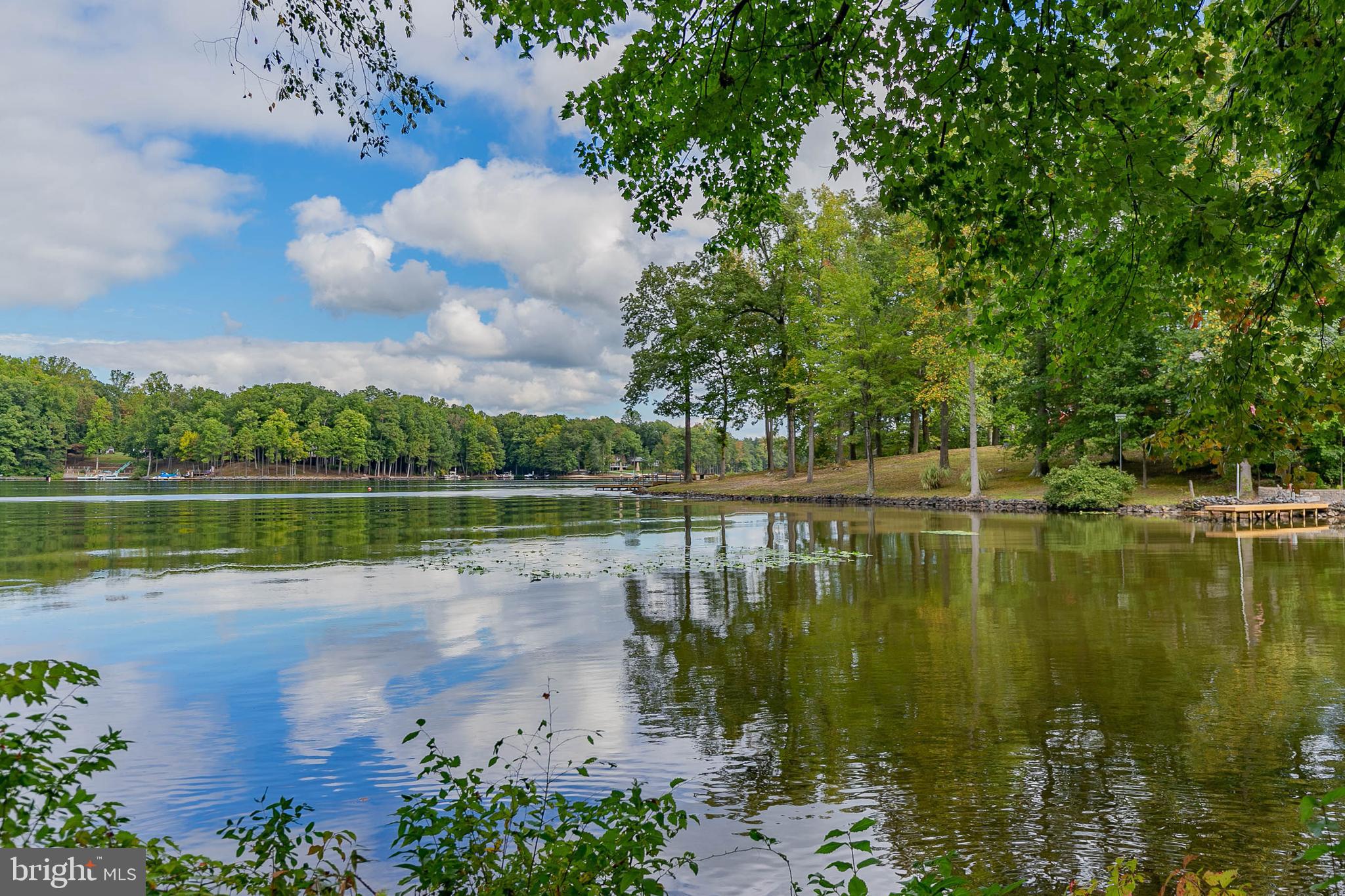 LAKE CAROLINE - Residential