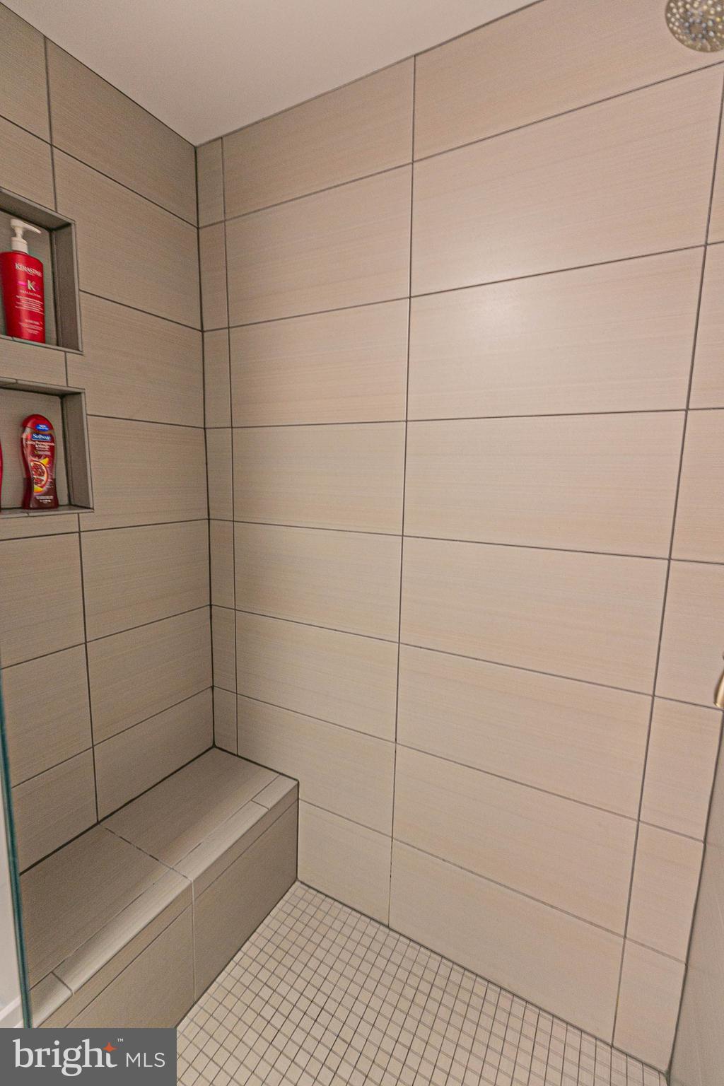 LAKE CAROLINE - Residential