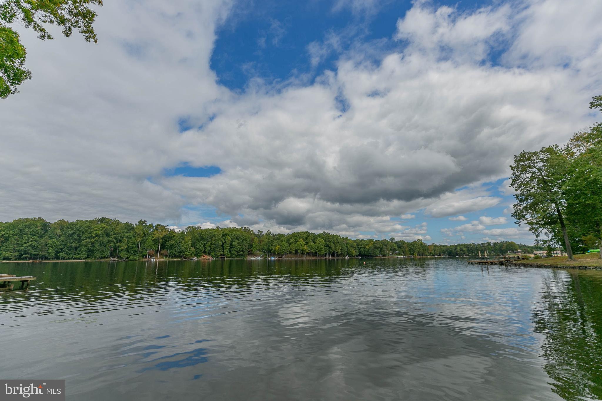 LAKE CAROLINE - Residential
