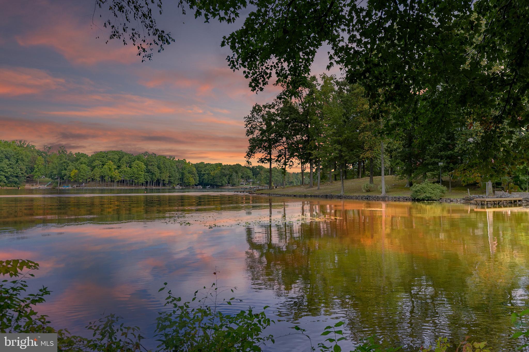 LAKE CAROLINE - Residential