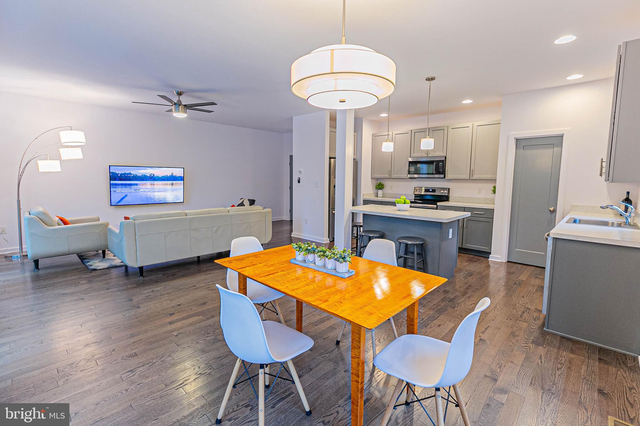 LAKE CAROLINE - Residential