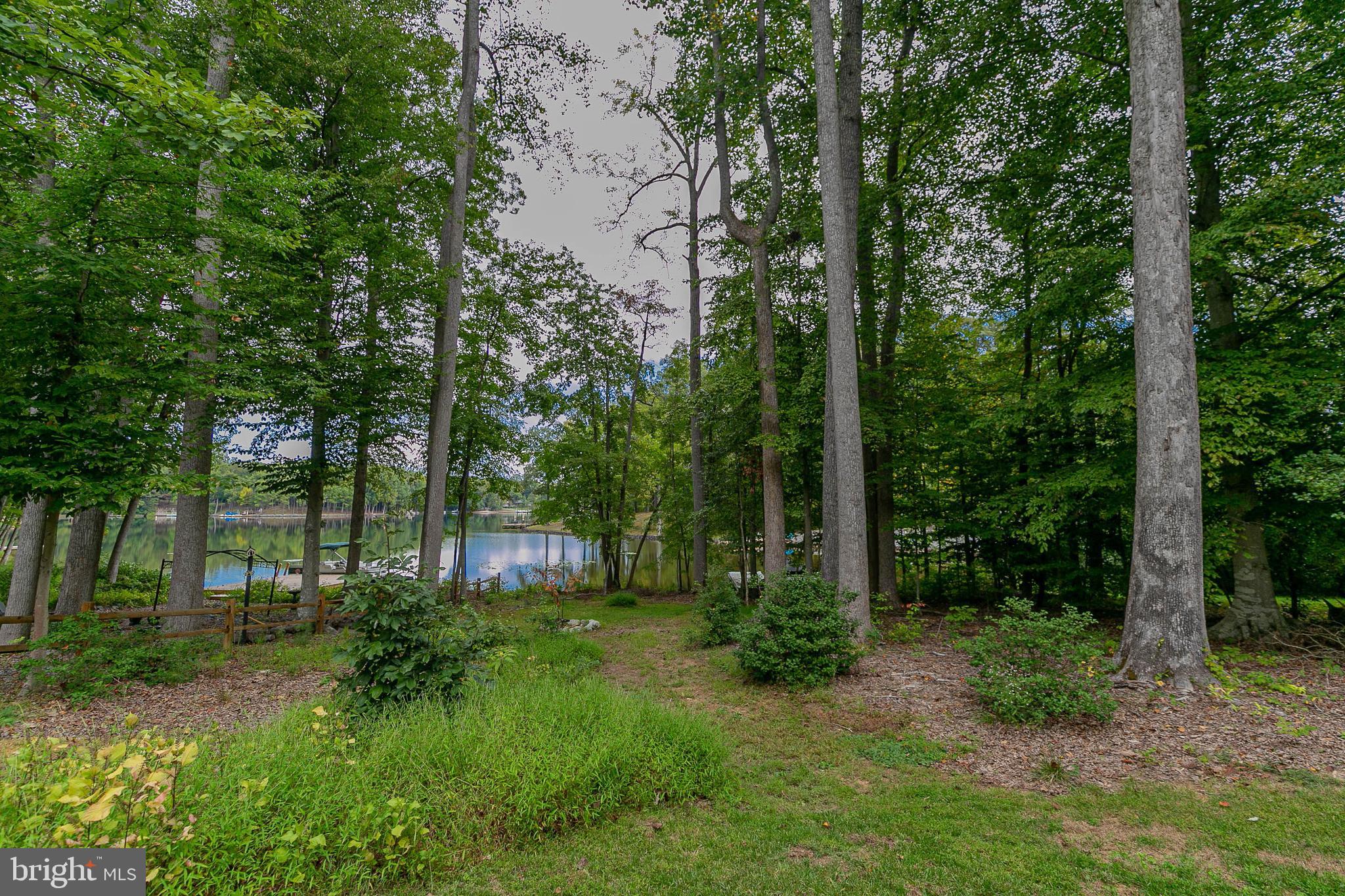 LAKE CAROLINE - Residential