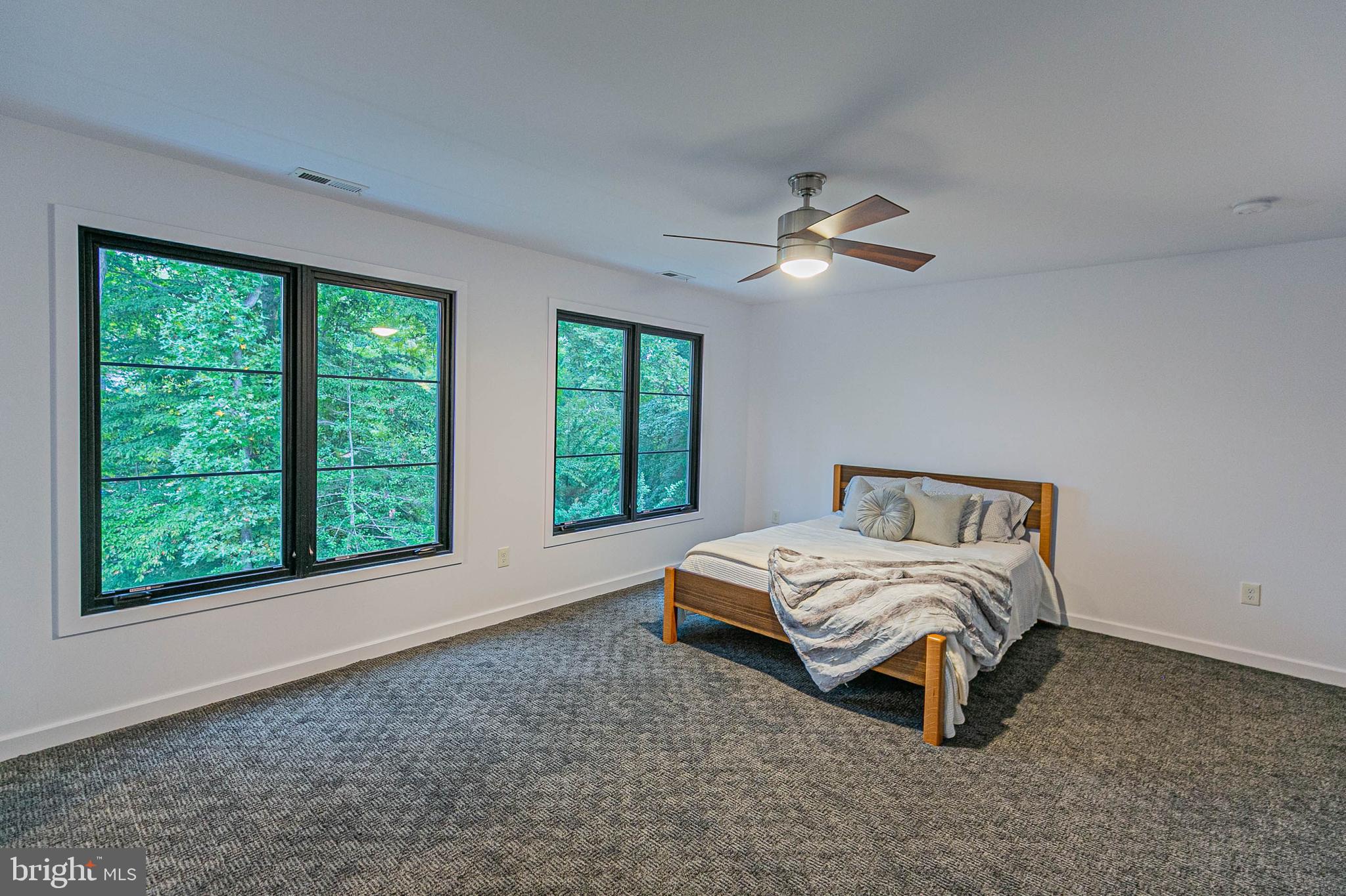 LAKE CAROLINE - Residential