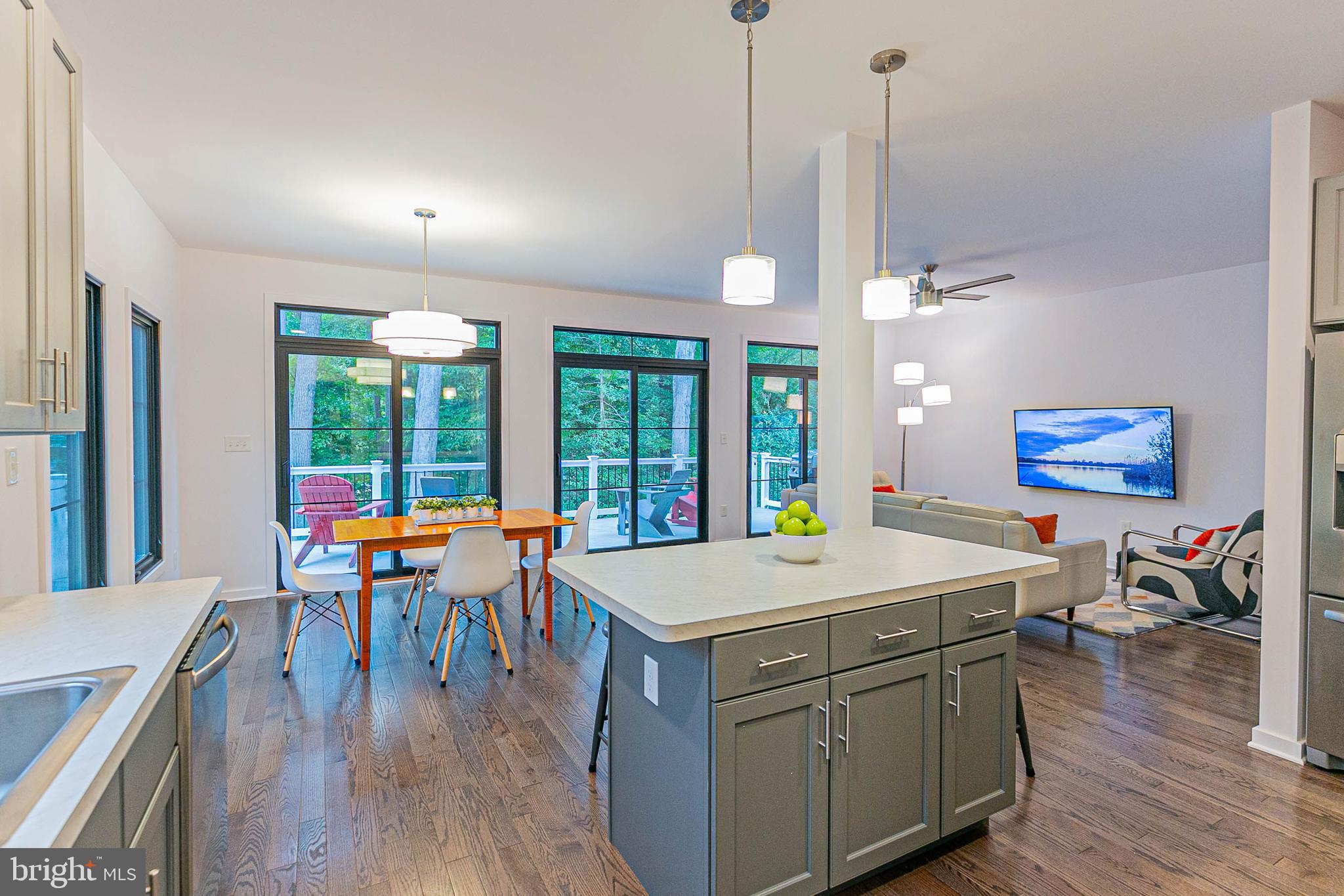 LAKE CAROLINE - Residential