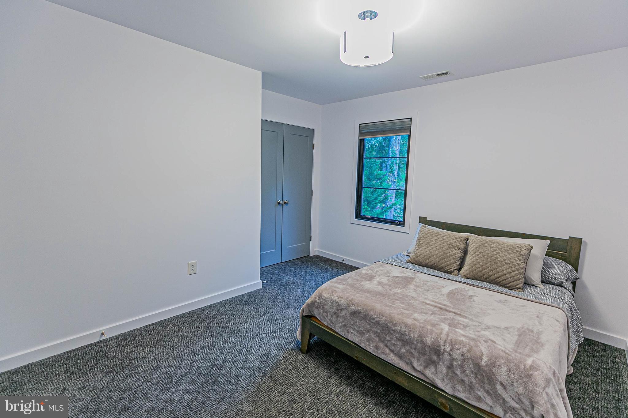 LAKE CAROLINE - Residential