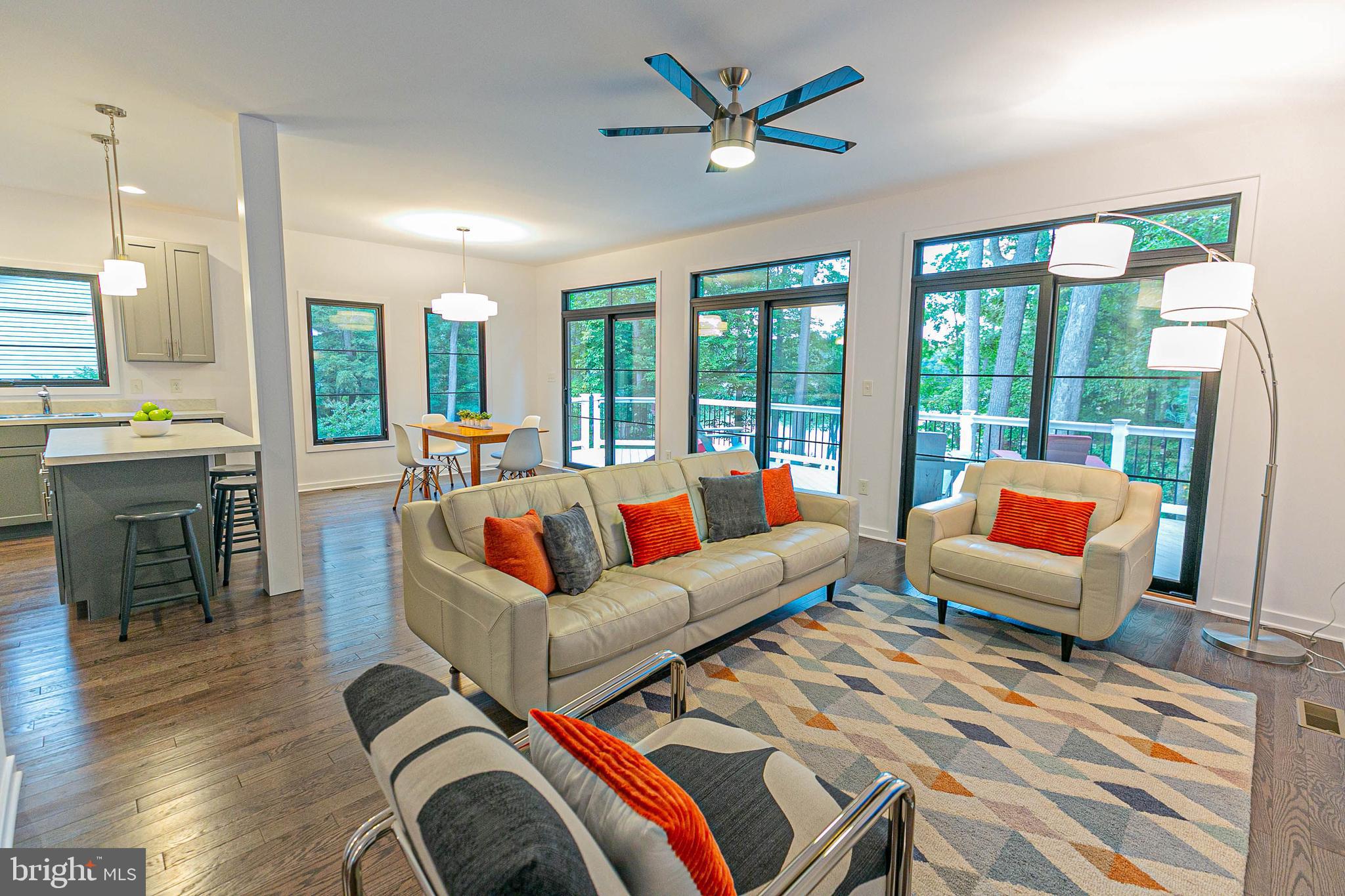 LAKE CAROLINE - Residential