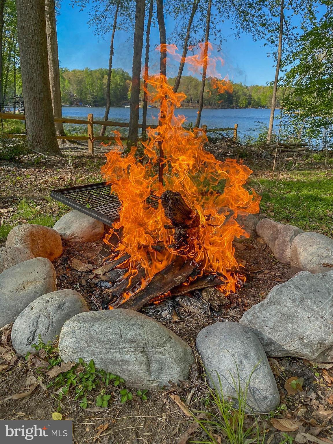 LAKE CAROLINE - Residential
