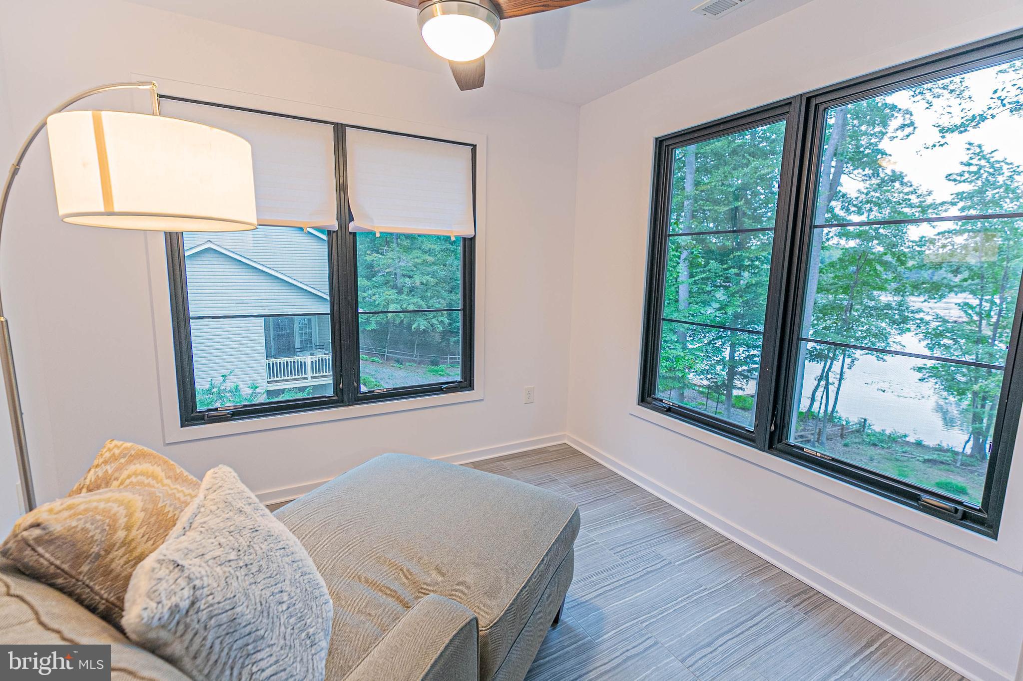 LAKE CAROLINE - Residential