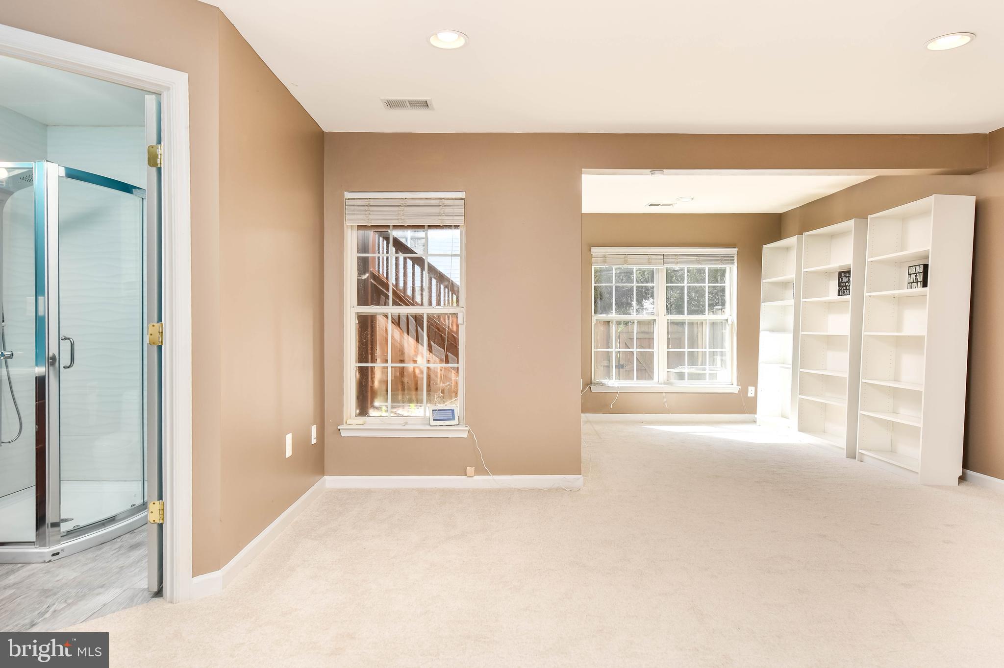 SOUTH RIDING - Residential