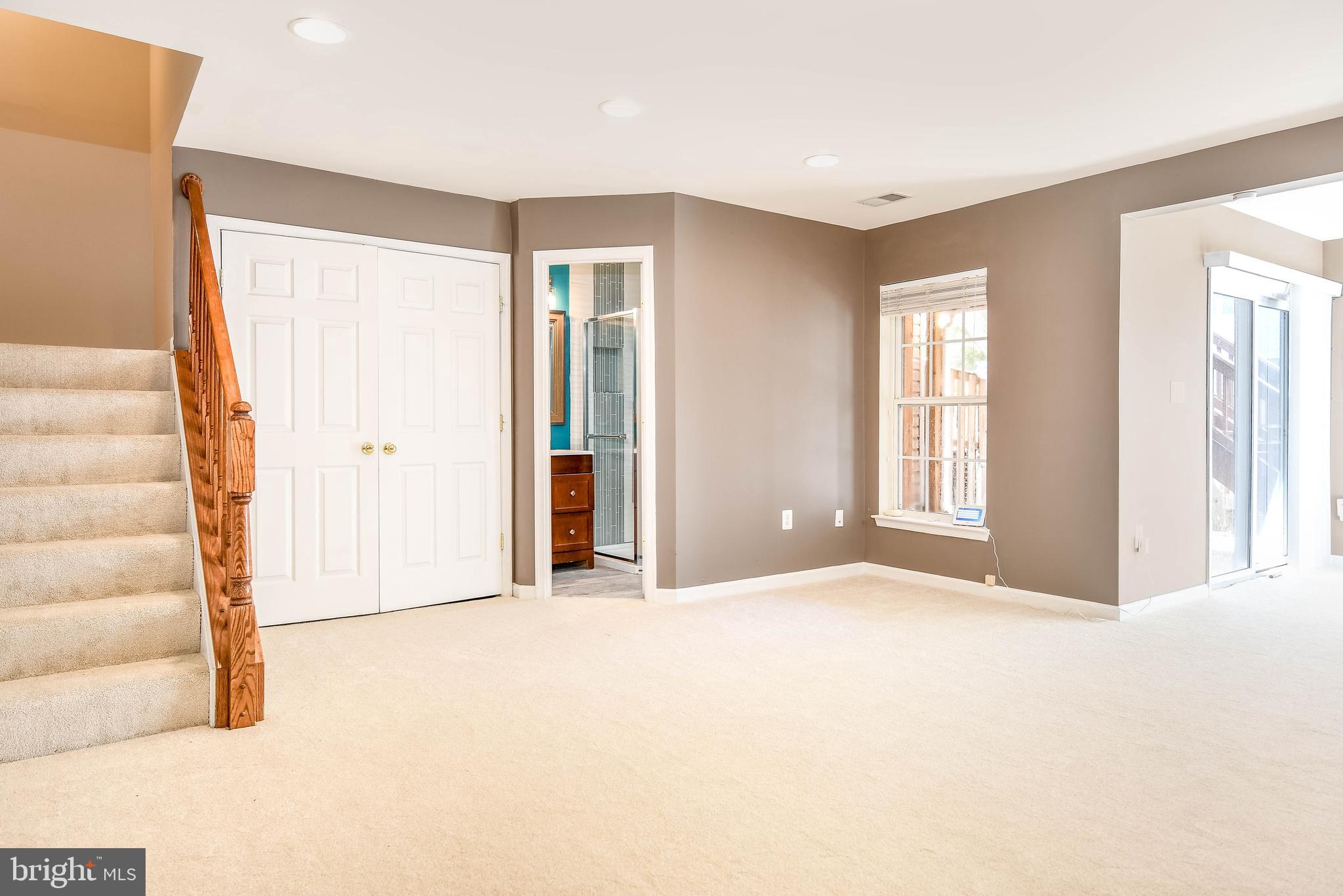 SOUTH RIDING - Residential