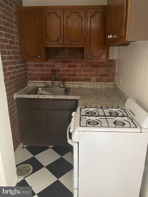 DICKINSON NARROWS - Residential Lease