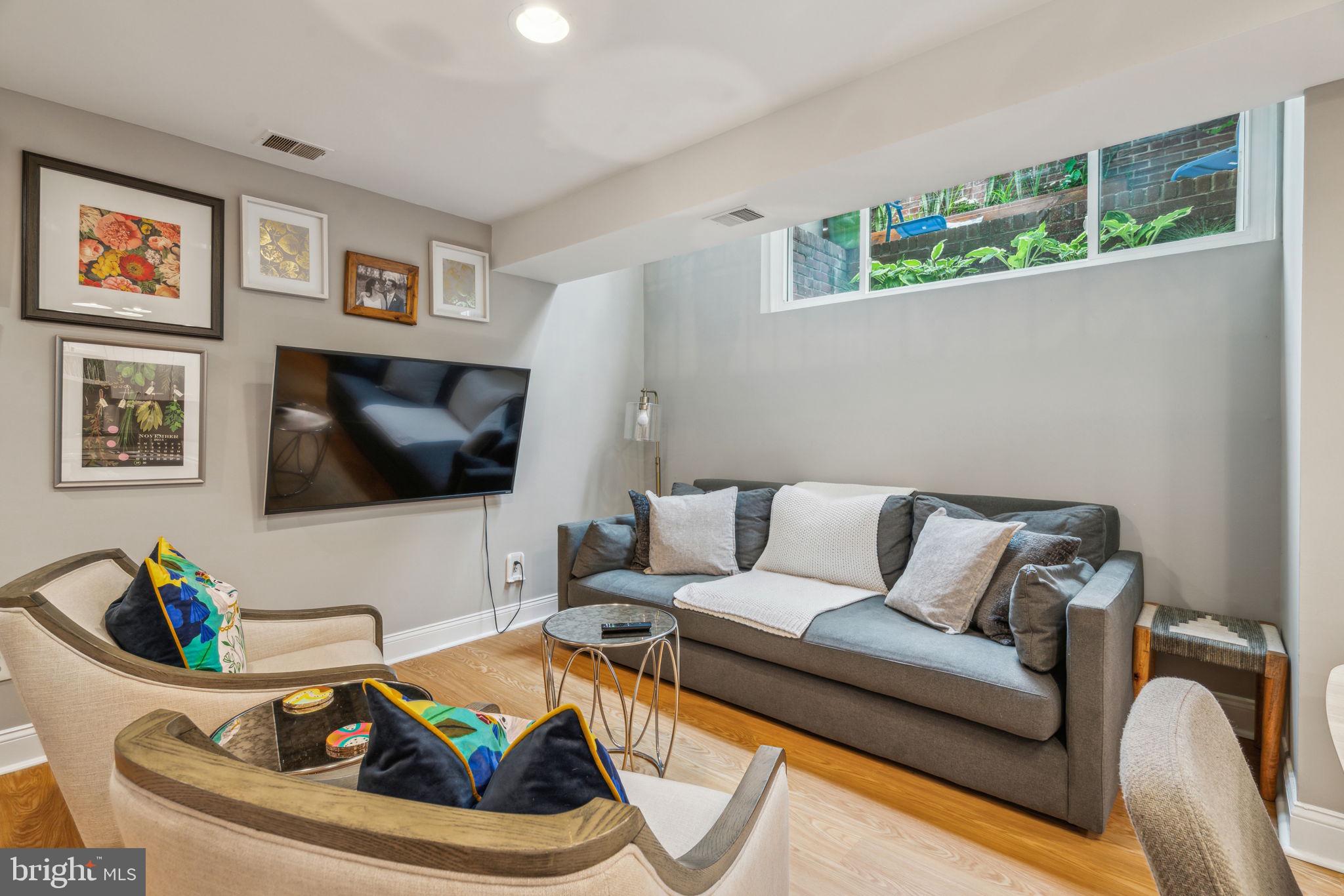 WASHINGTON SQ WEST - Residential