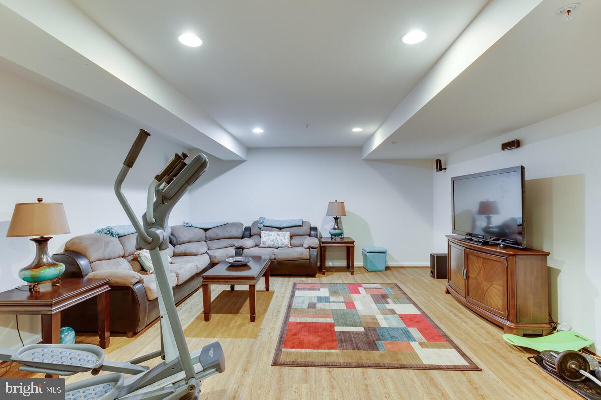 CHARLES HILL - Residential