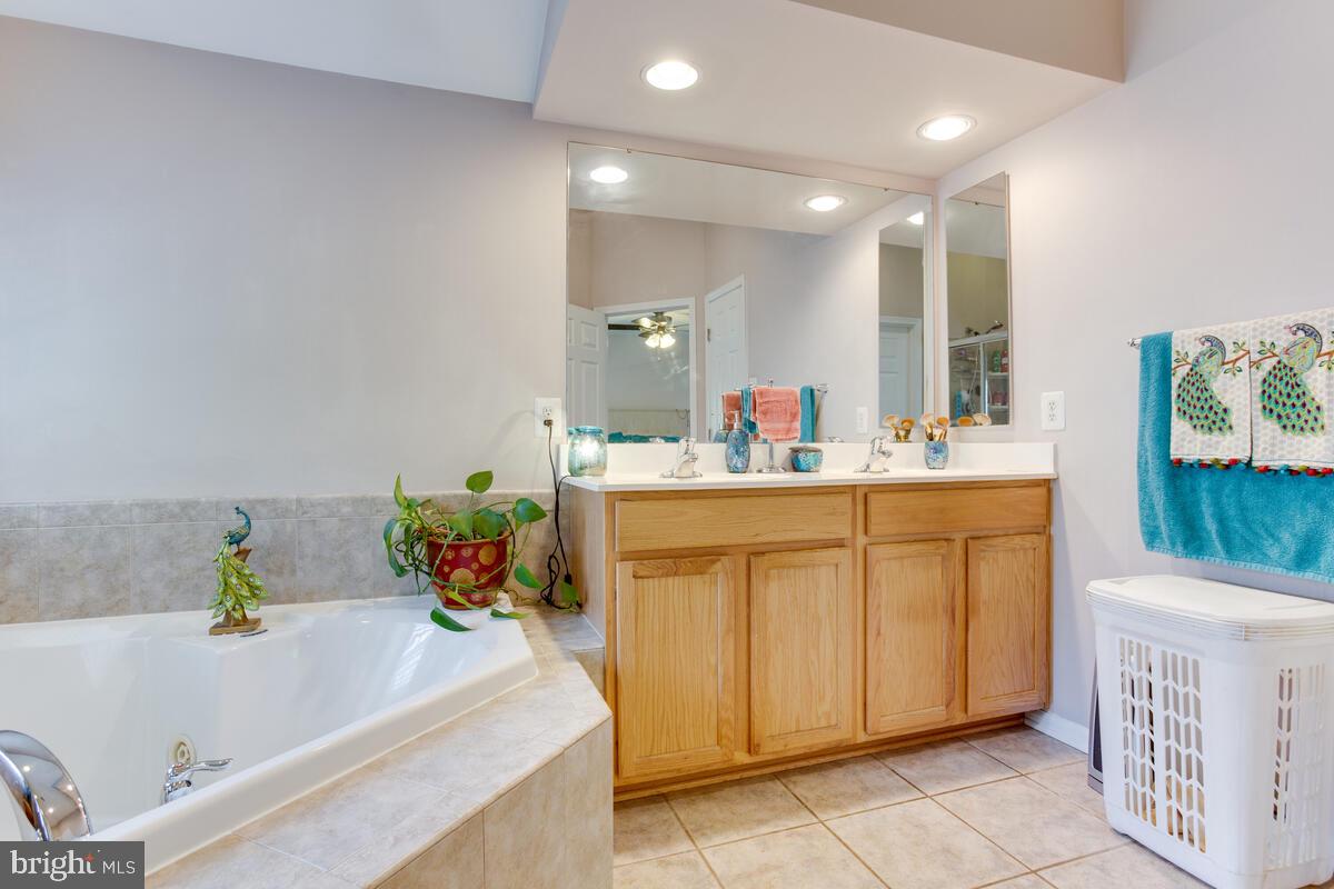 CHARLES HILL - Residential