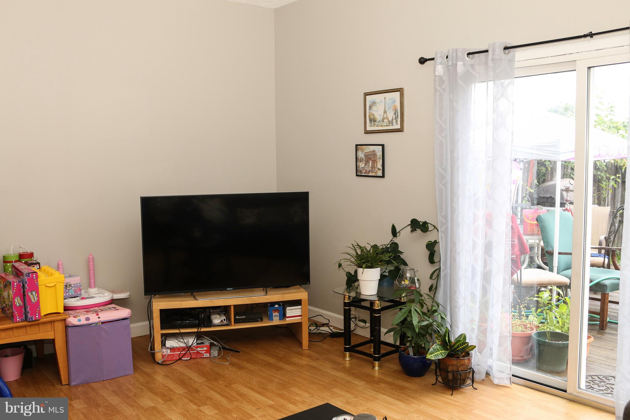 ASHTON GLEN - Residential