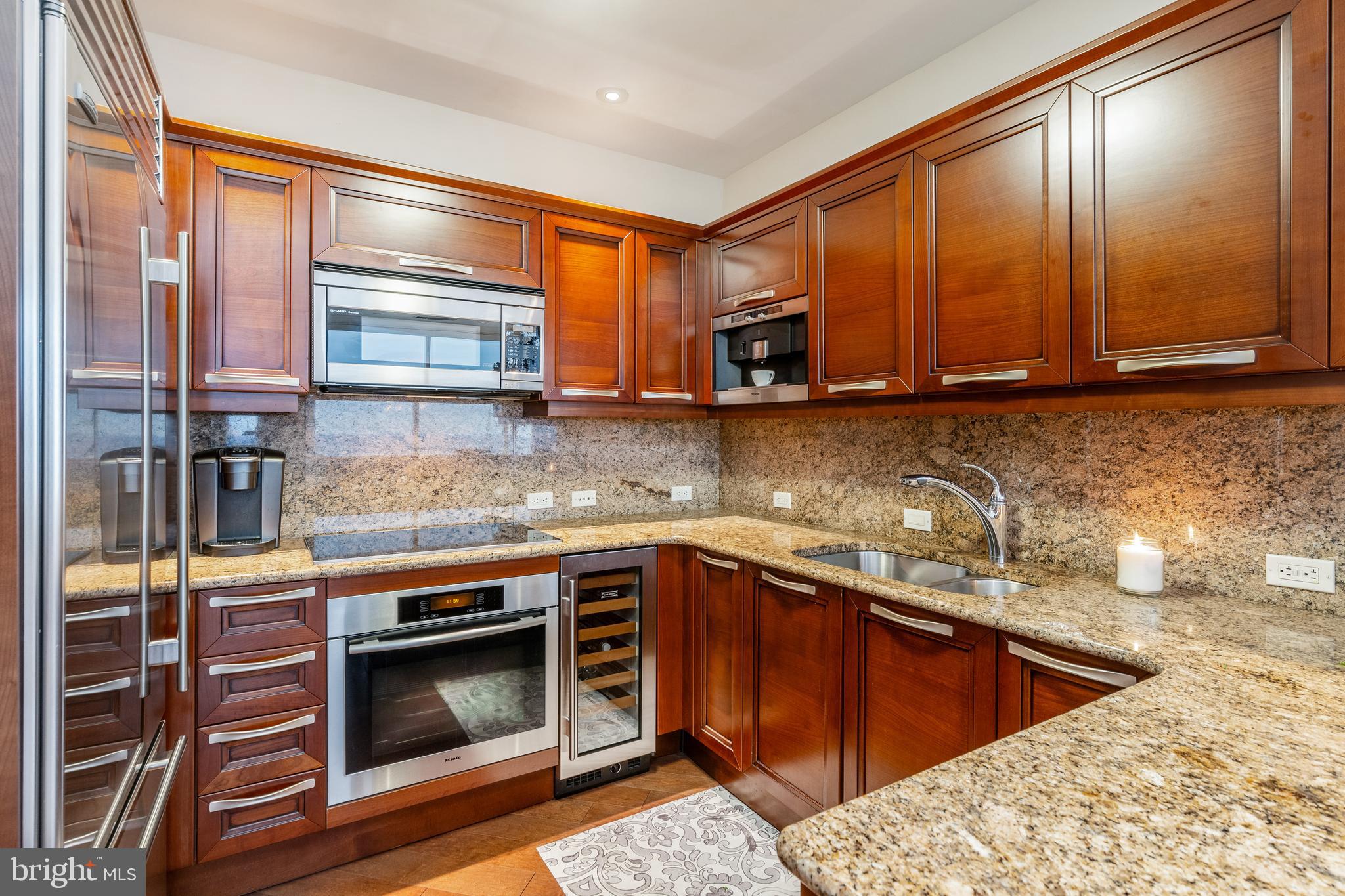 AVENUE OF THE ARTS - Residential