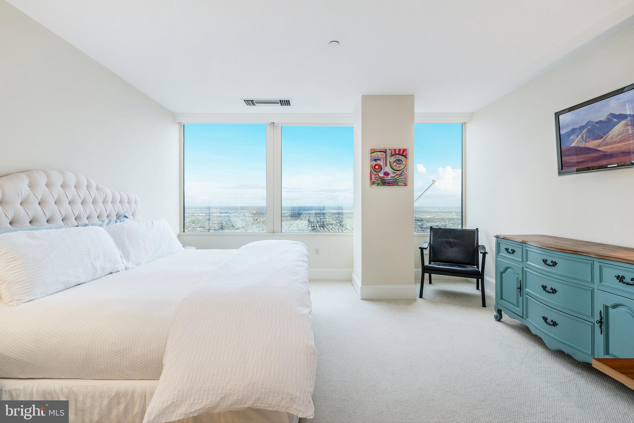 AVENUE OF THE ARTS - Residential