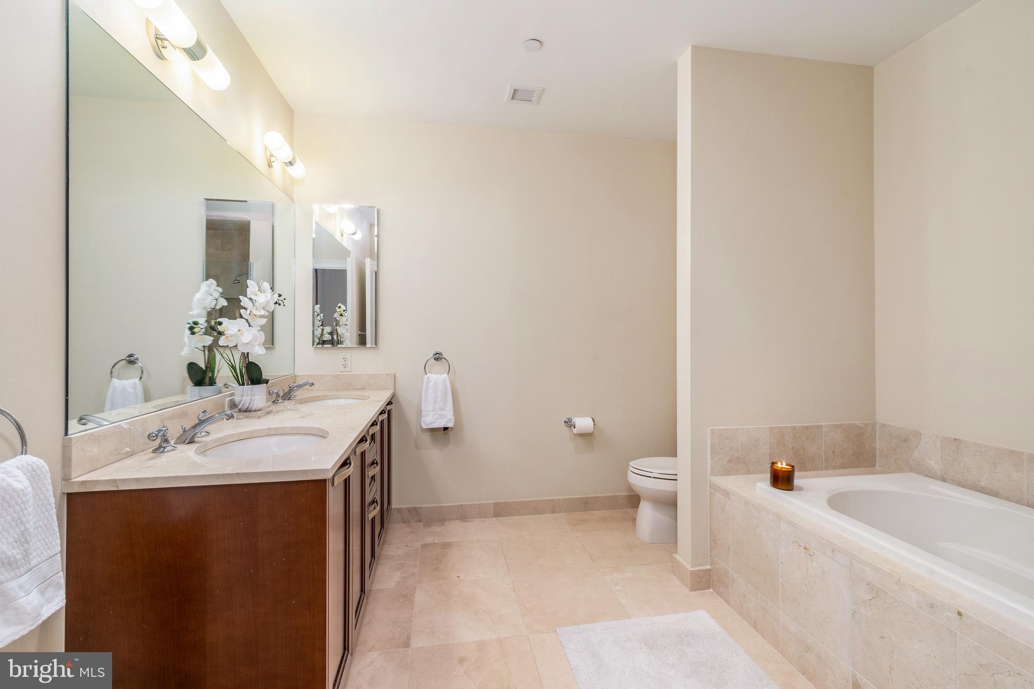 AVENUE OF THE ARTS - Residential