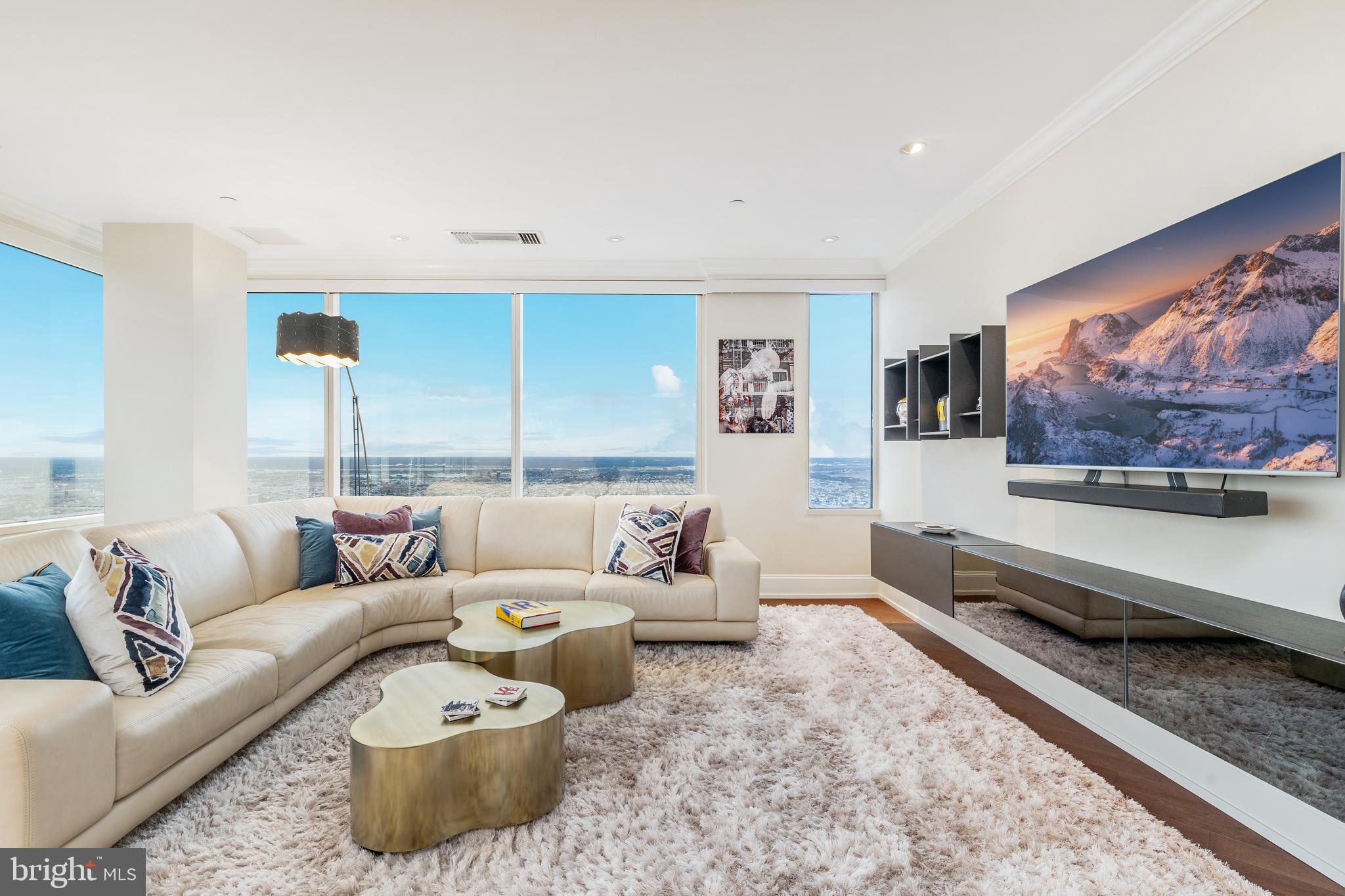 AVENUE OF THE ARTS - Residential