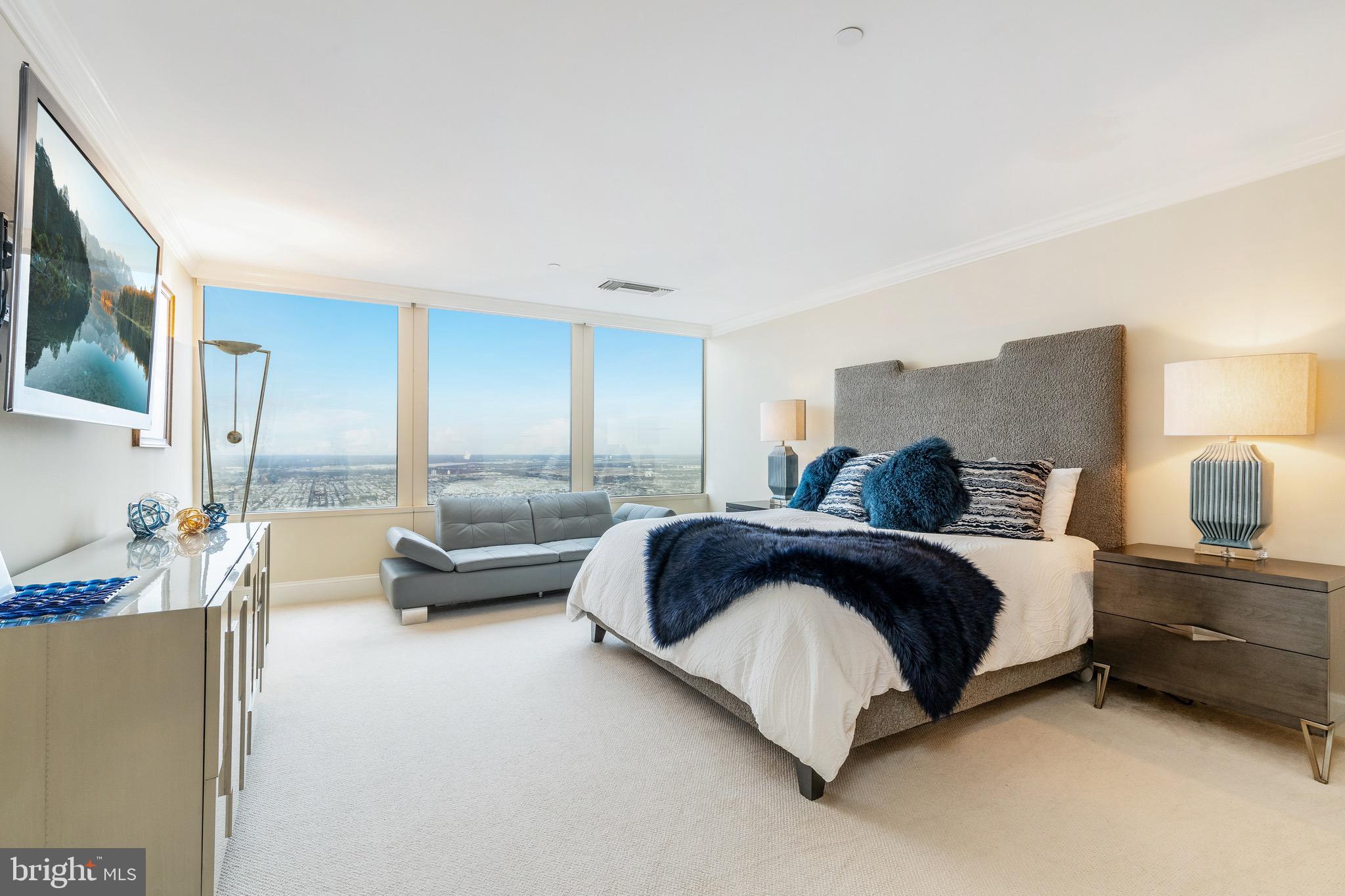 AVENUE OF THE ARTS - Residential