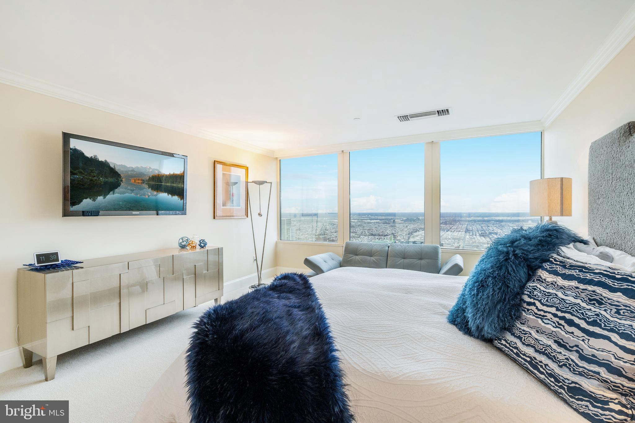 AVENUE OF THE ARTS - Residential