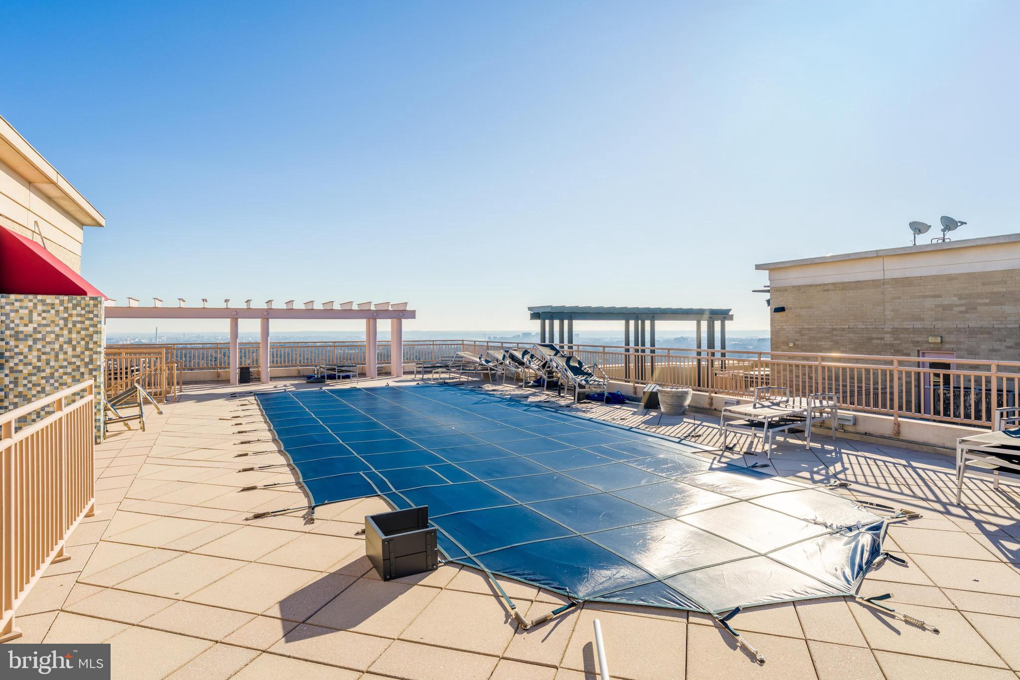 RESIDENCES AT LIBERTY CENTER - Residential