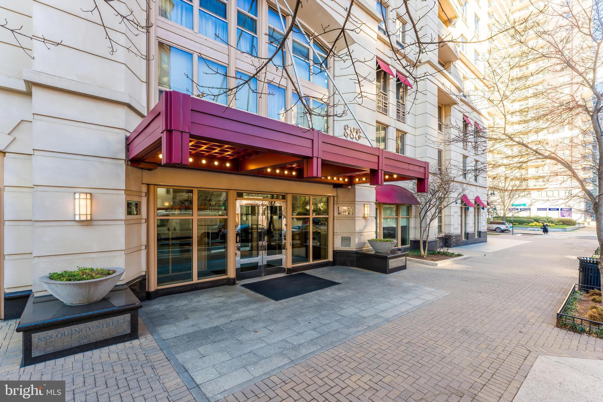 RESIDENCES AT LIBERTY CENTER - Residential