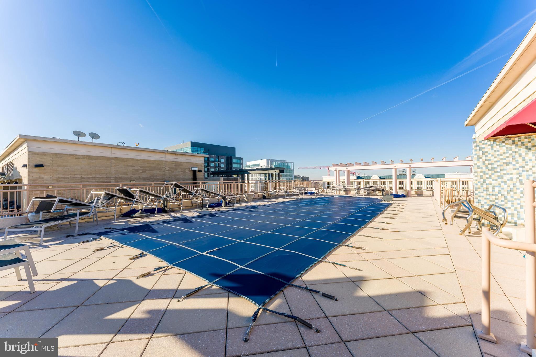 RESIDENCES AT LIBERTY CENTER - Residential