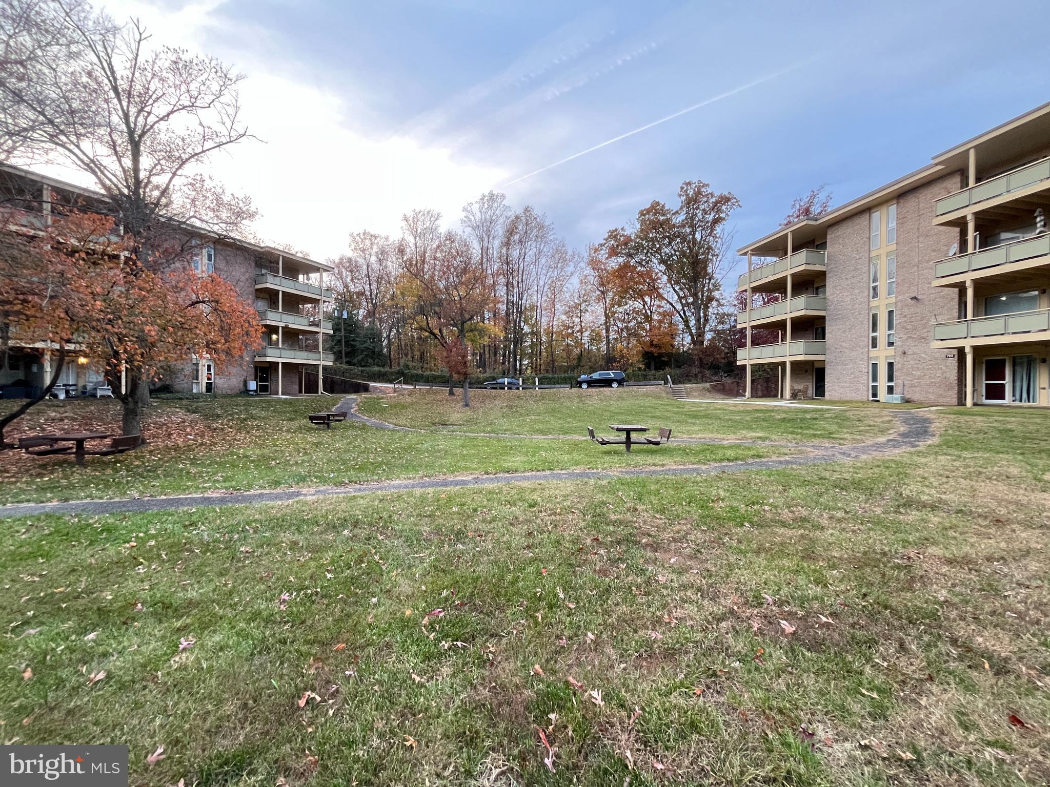 7101 DONNELL PLACE D8