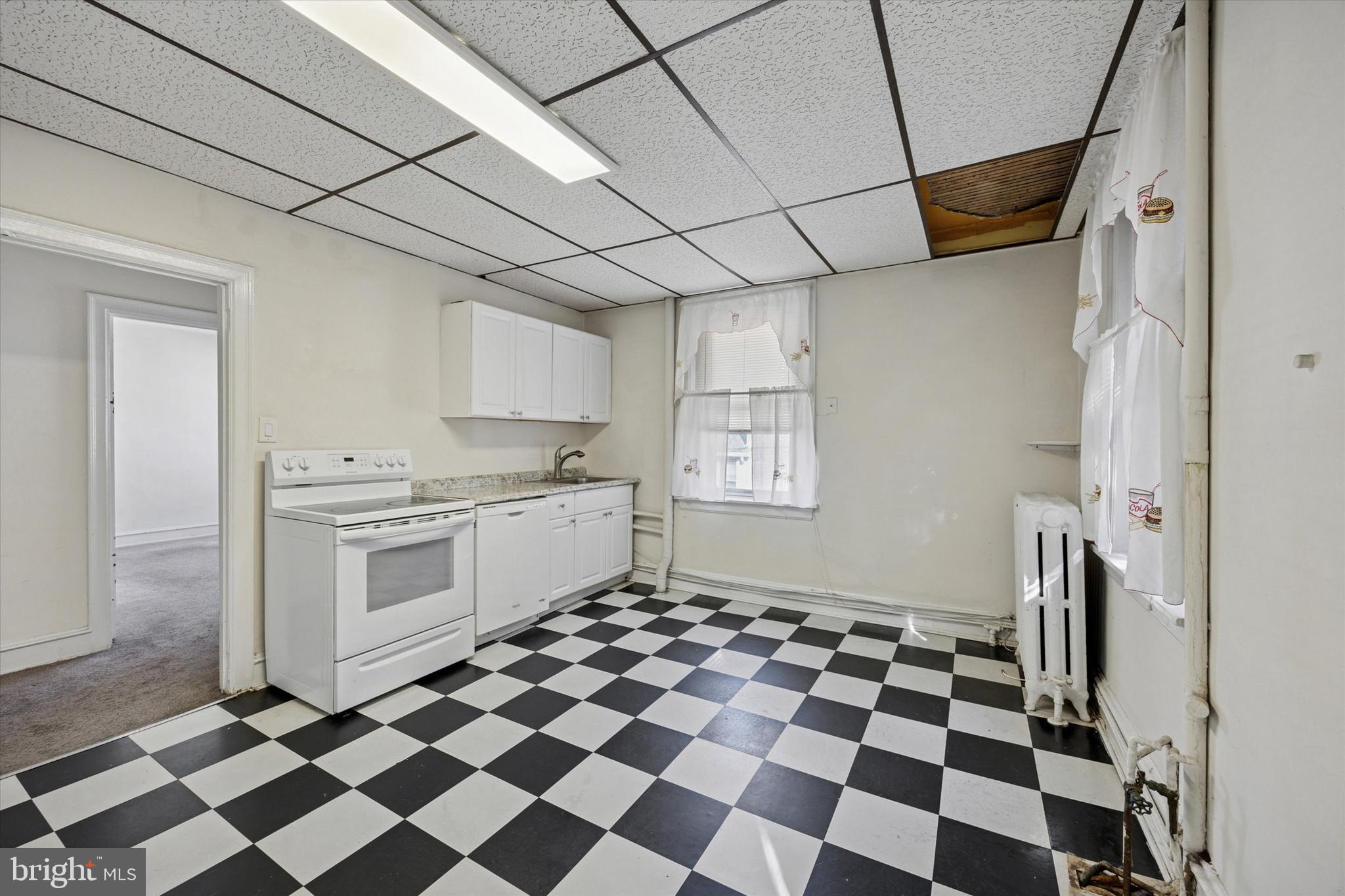 ELKINS PARK - Commercial Sale