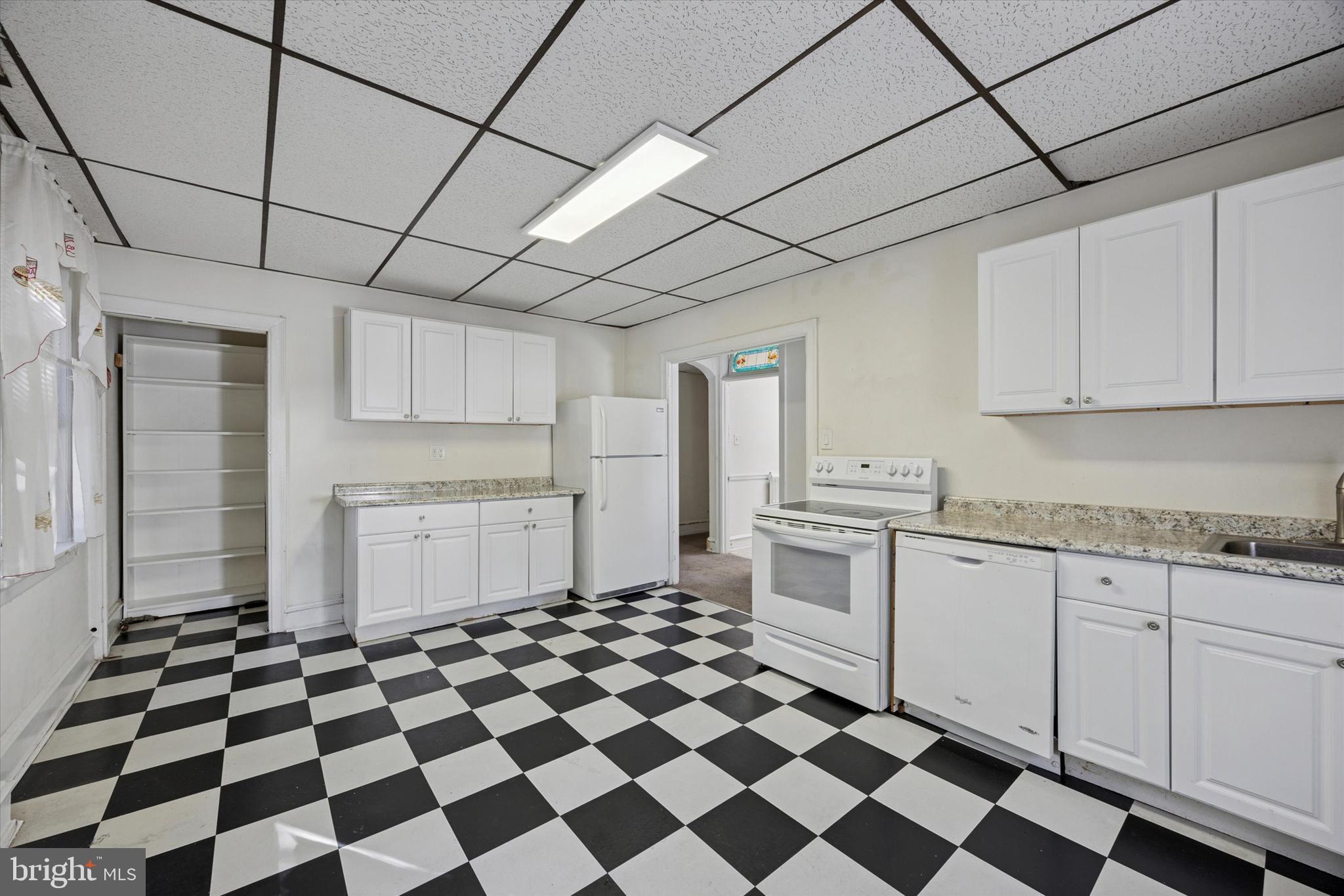 ELKINS PARK - Commercial Sale