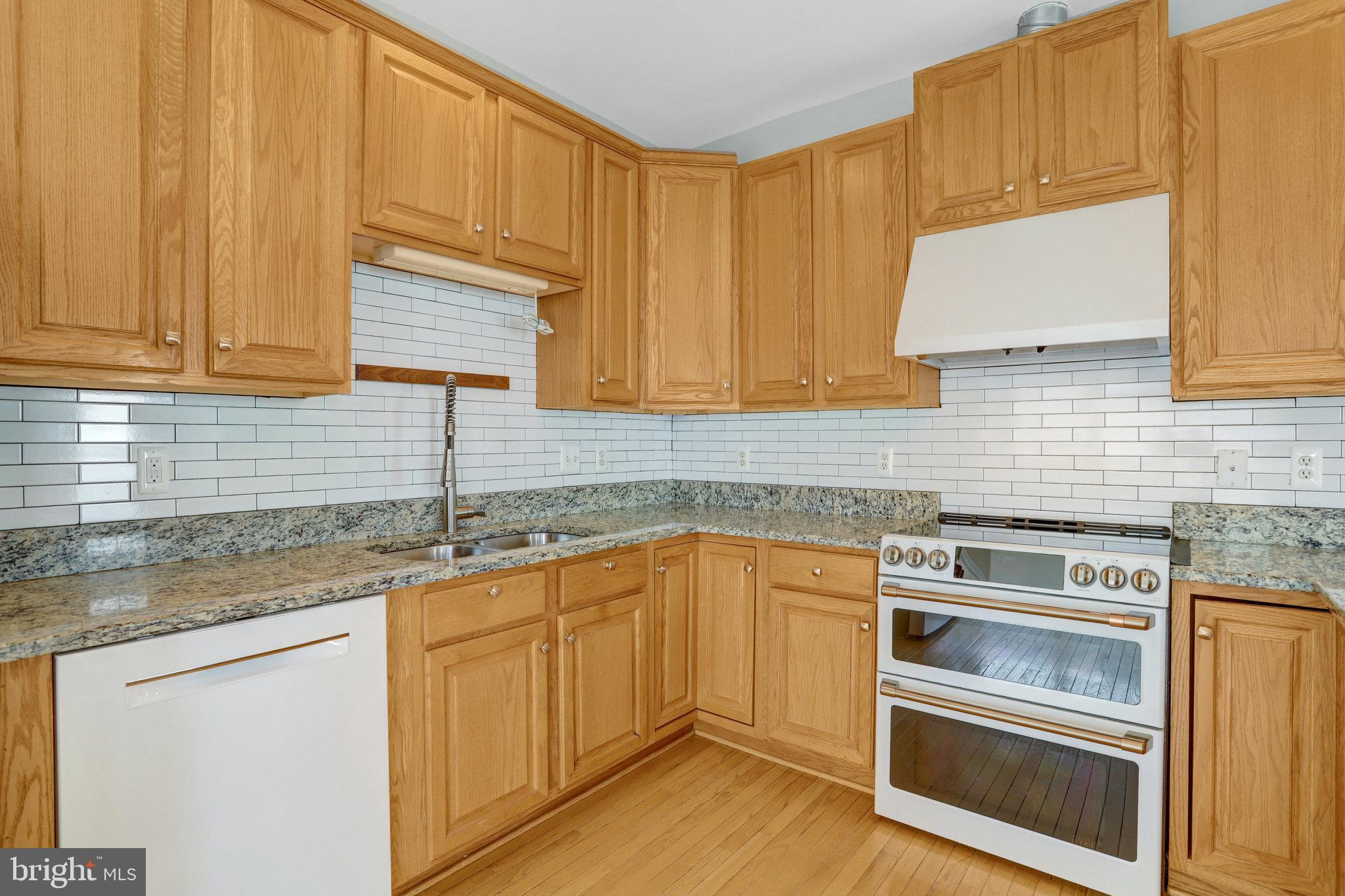 TOWNES OF MANCHESTER WOODS - Residential Lease