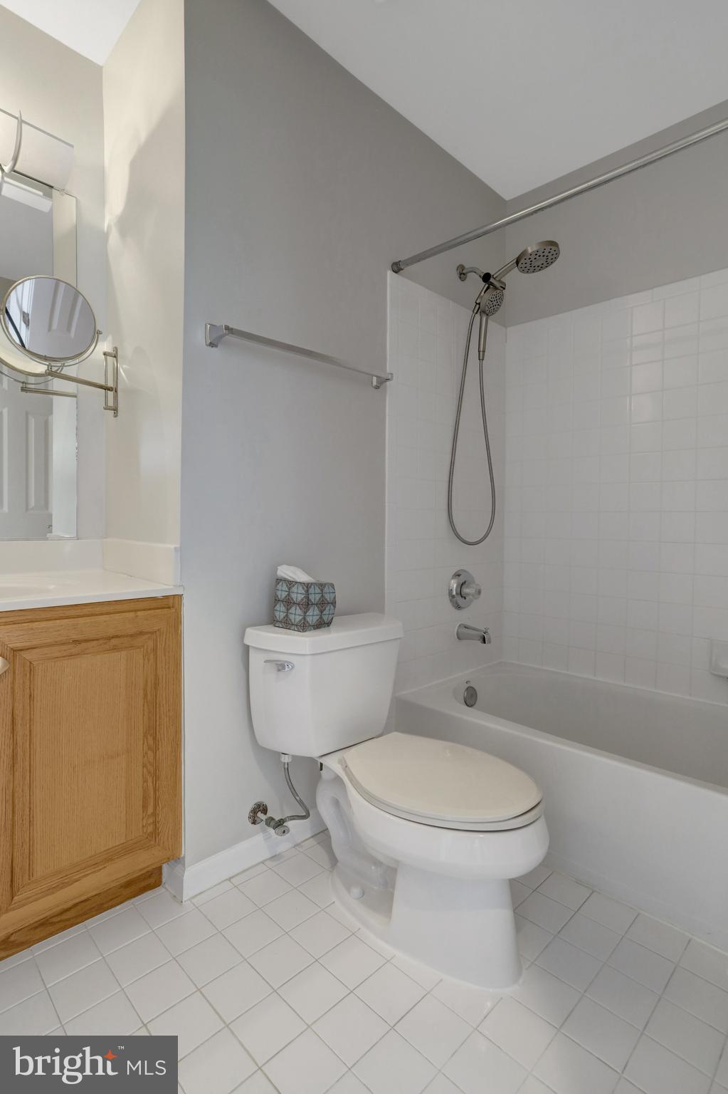 TOWNES OF MANCHESTER WOODS - Residential Lease