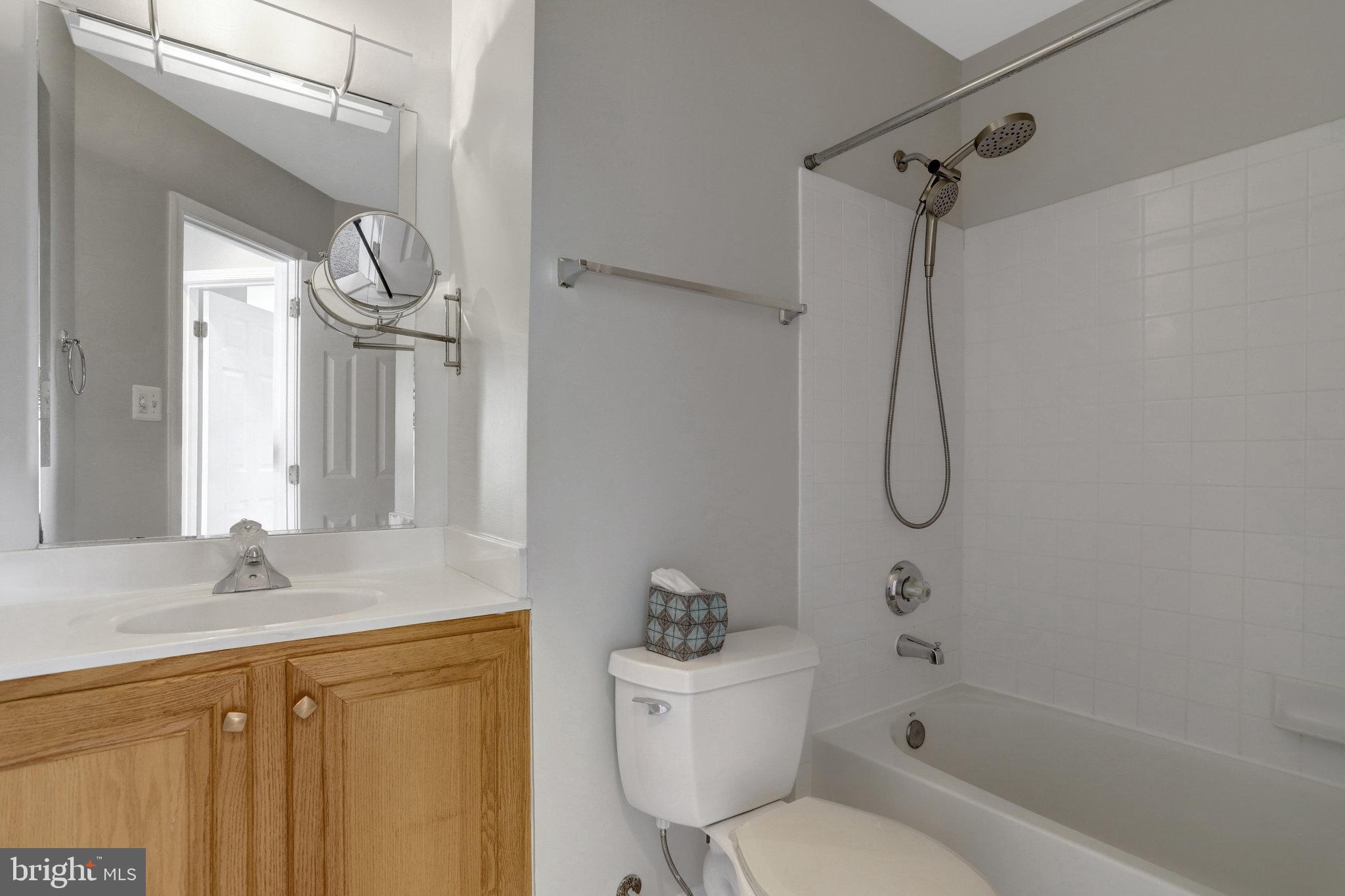 TOWNES OF MANCHESTER WOODS - Residential Lease