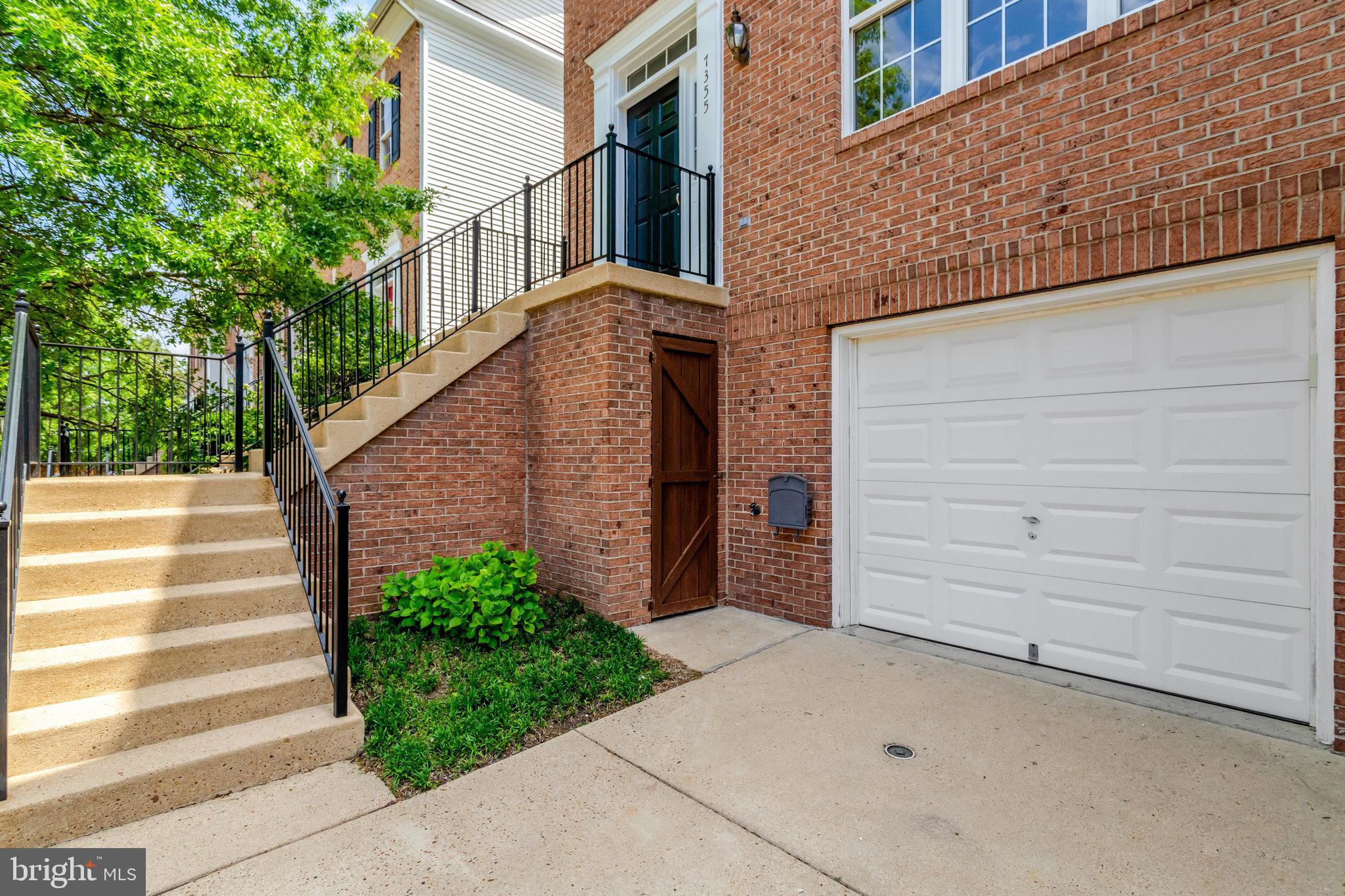 TOWNES OF MANCHESTER WOODS - Residential Lease