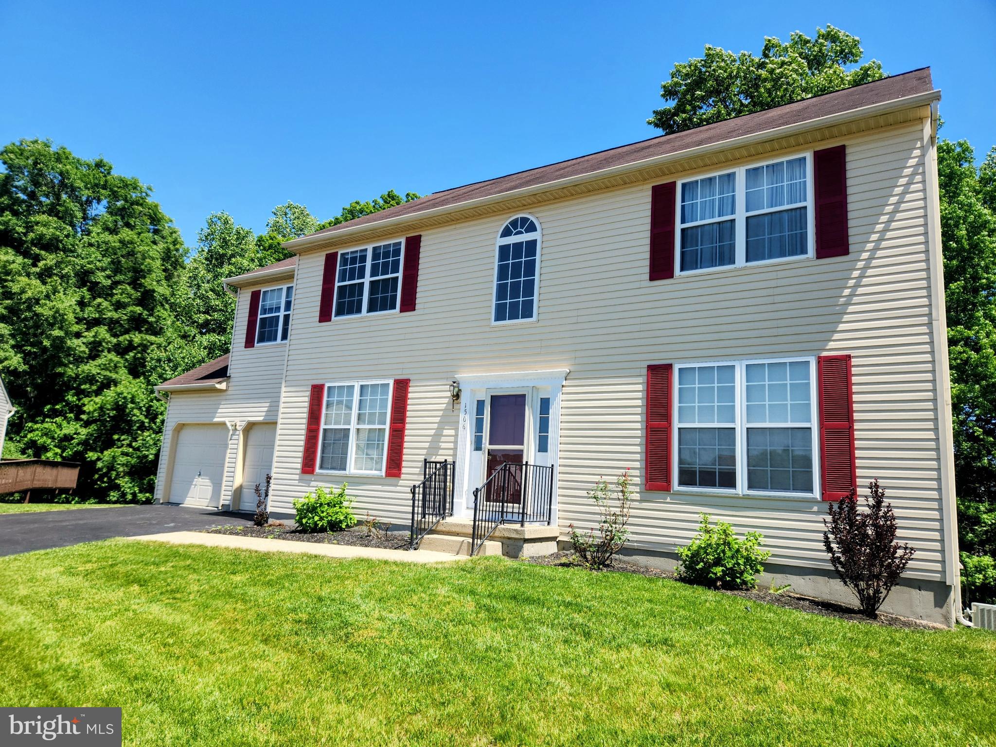 MALLARD POINTE - Residential