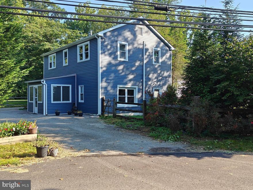 Extremely quiet, first floor apartment in a beautiful setting. Parking for two vehicles at your front door. Direct access to the Wissahickon Trail system and the highly rated Wissahickon School District.