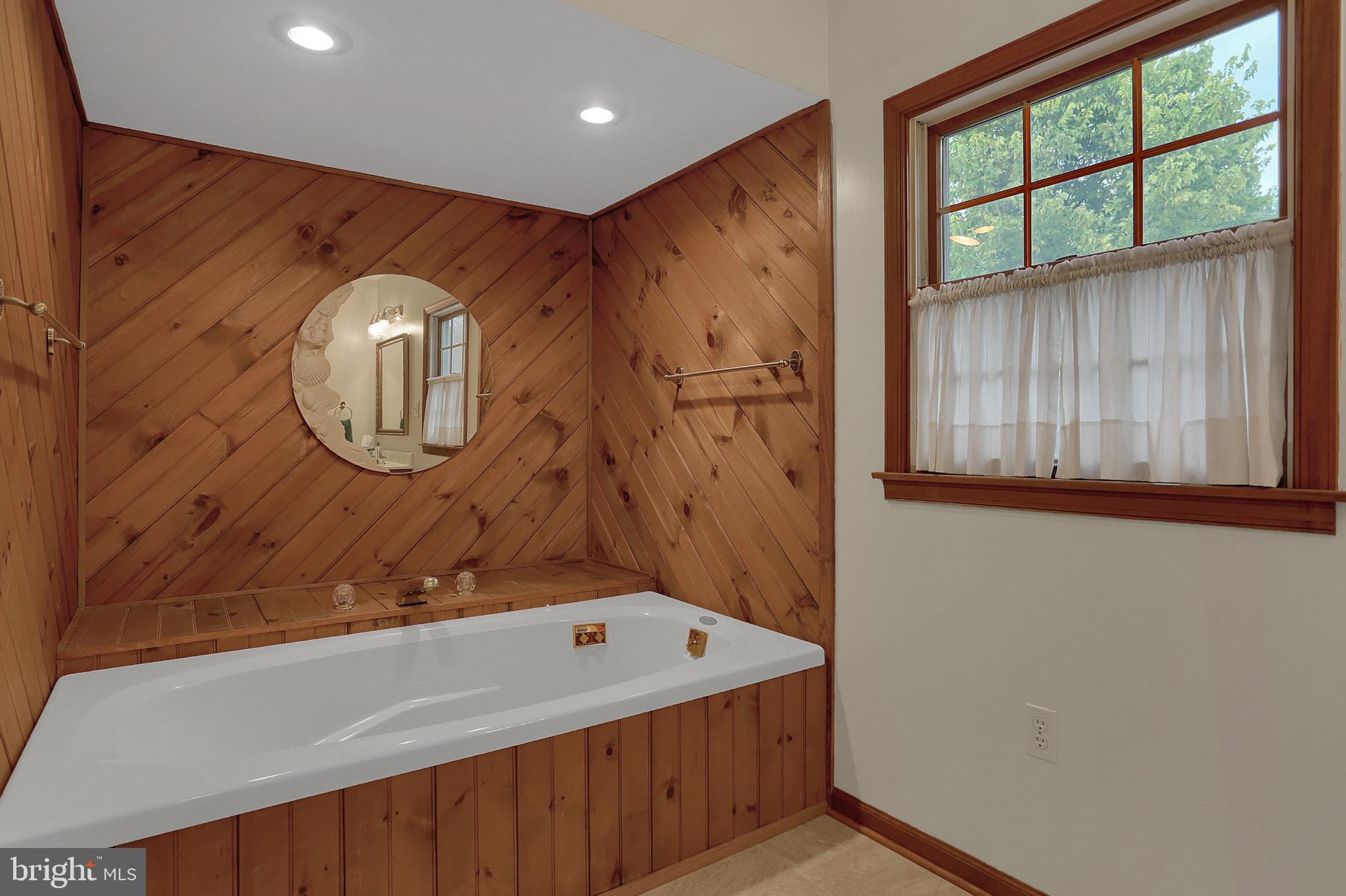 SOUTH MIDDLETON - Residential