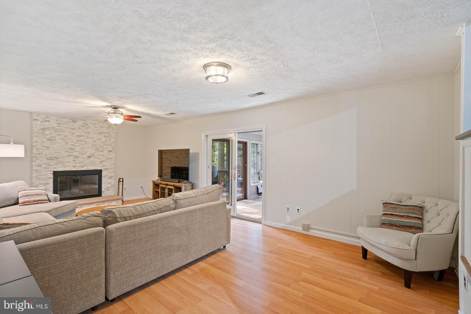 RESTON - Residential