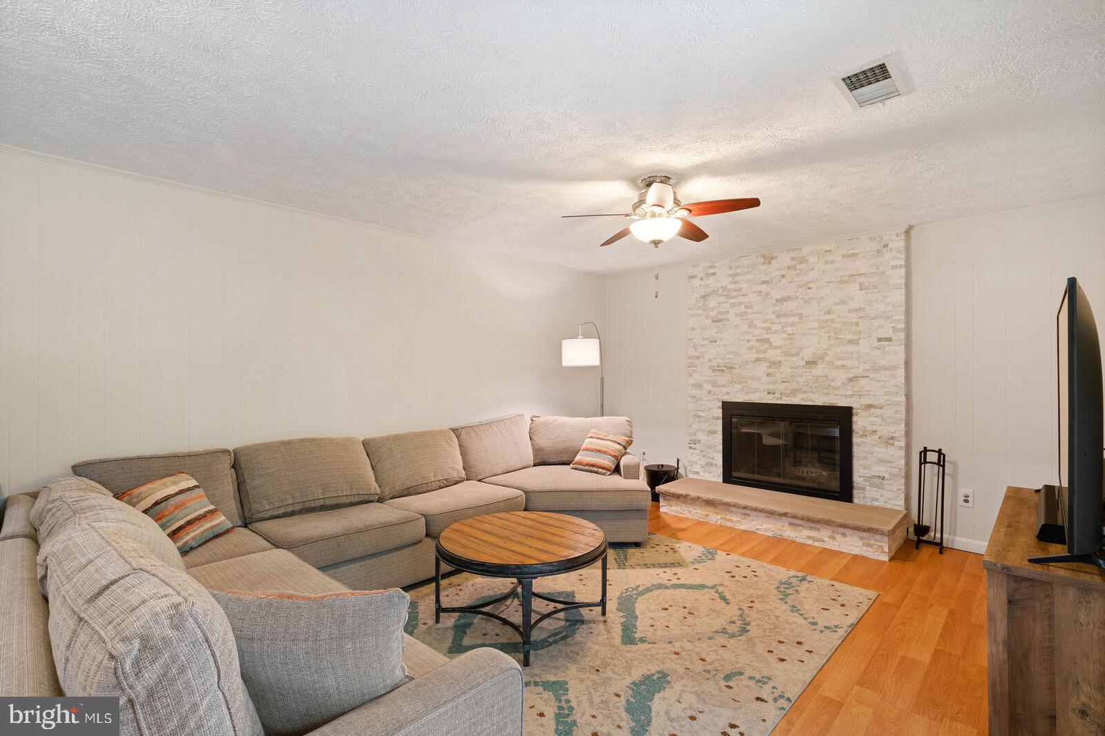 RESTON - Residential