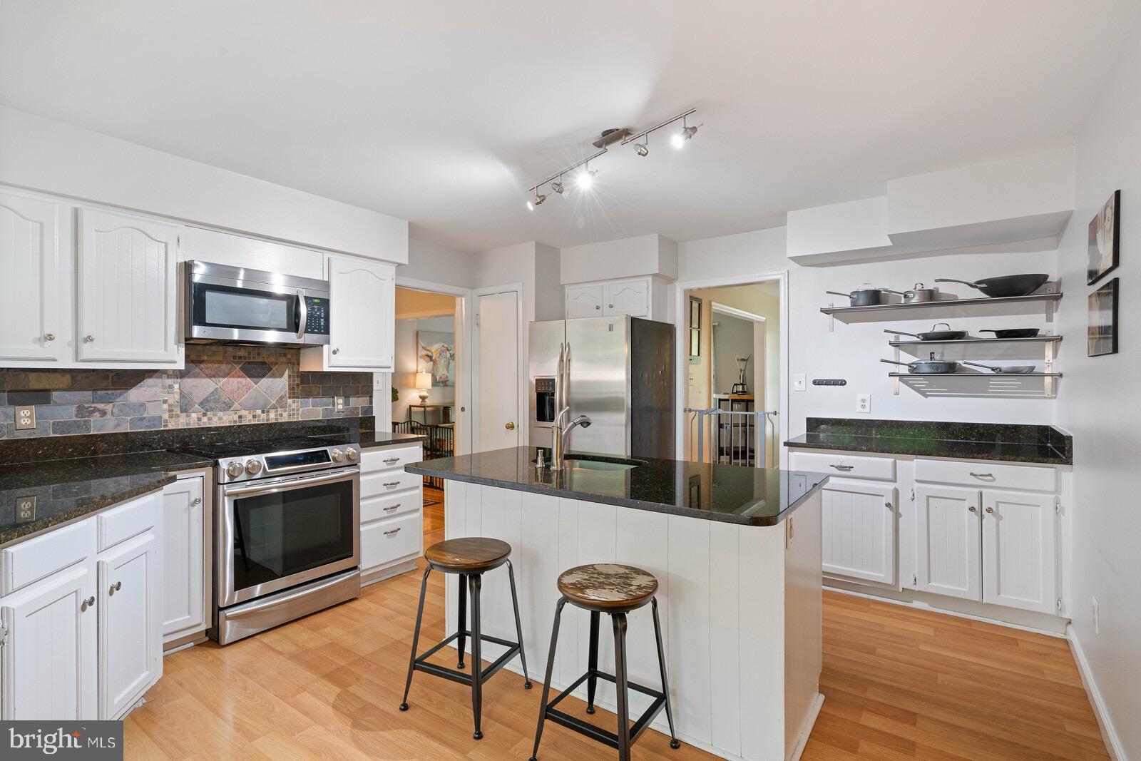 RESTON - Residential