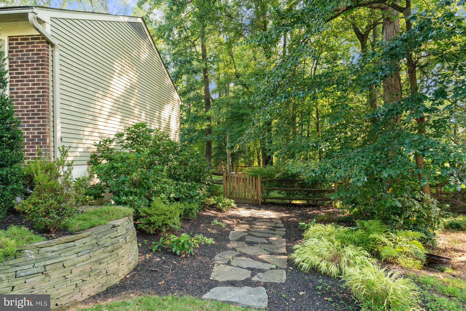 RESTON - Residential