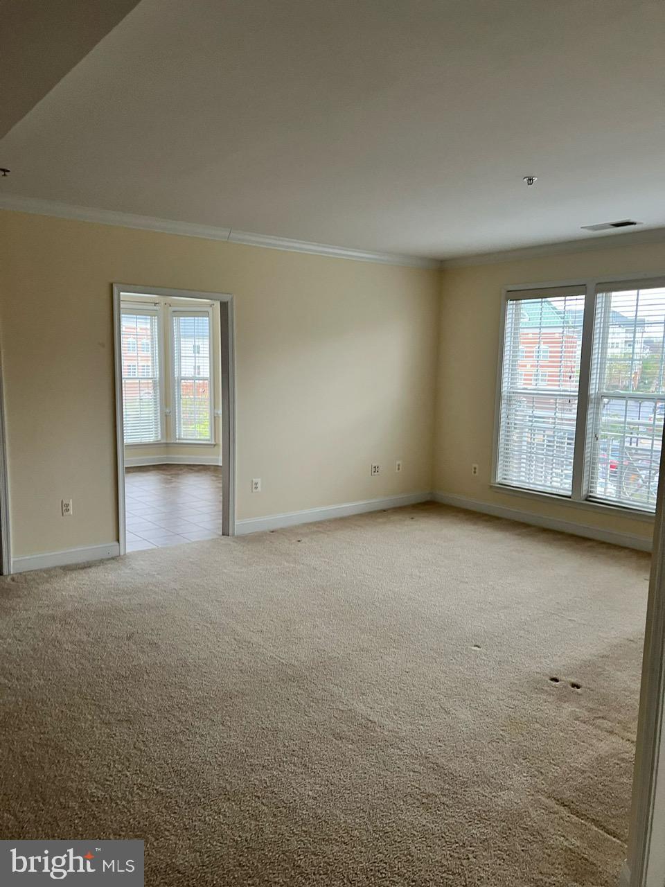 KING FARM VILLAGE - Residential Lease